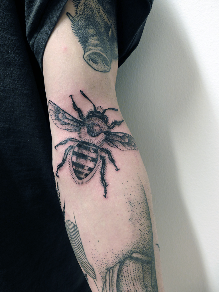Great Bee Dotwork tattoo by Jan Mràz