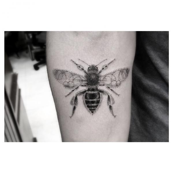Loop Wings Bee tattoo