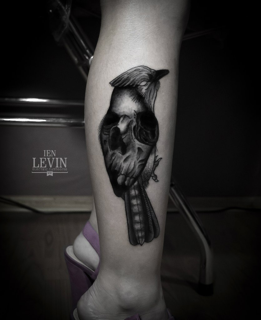 Scull Back Bird Graphic tattoo by Ien Levin
