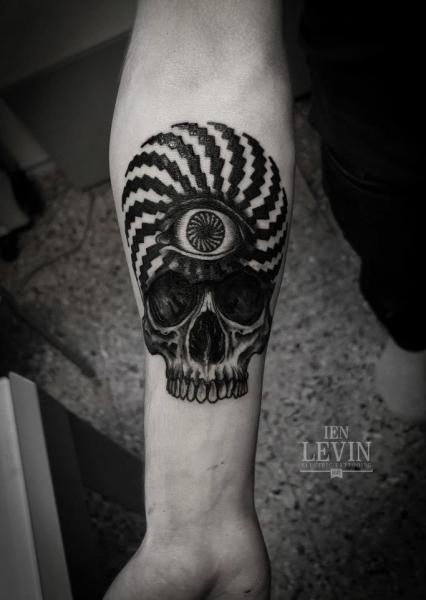 Square Lines Hypnoze Eye Scull tattoo by Ien Levin