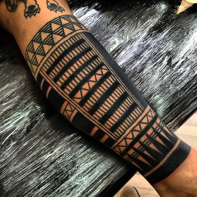 Brace on Leg Maori tattoo