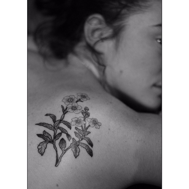 Shoulder Blade Little Flowers tattoo