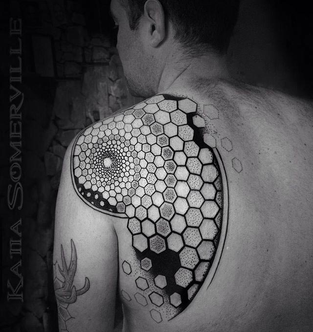 honeycomb pattern tattoo on shoulder blade