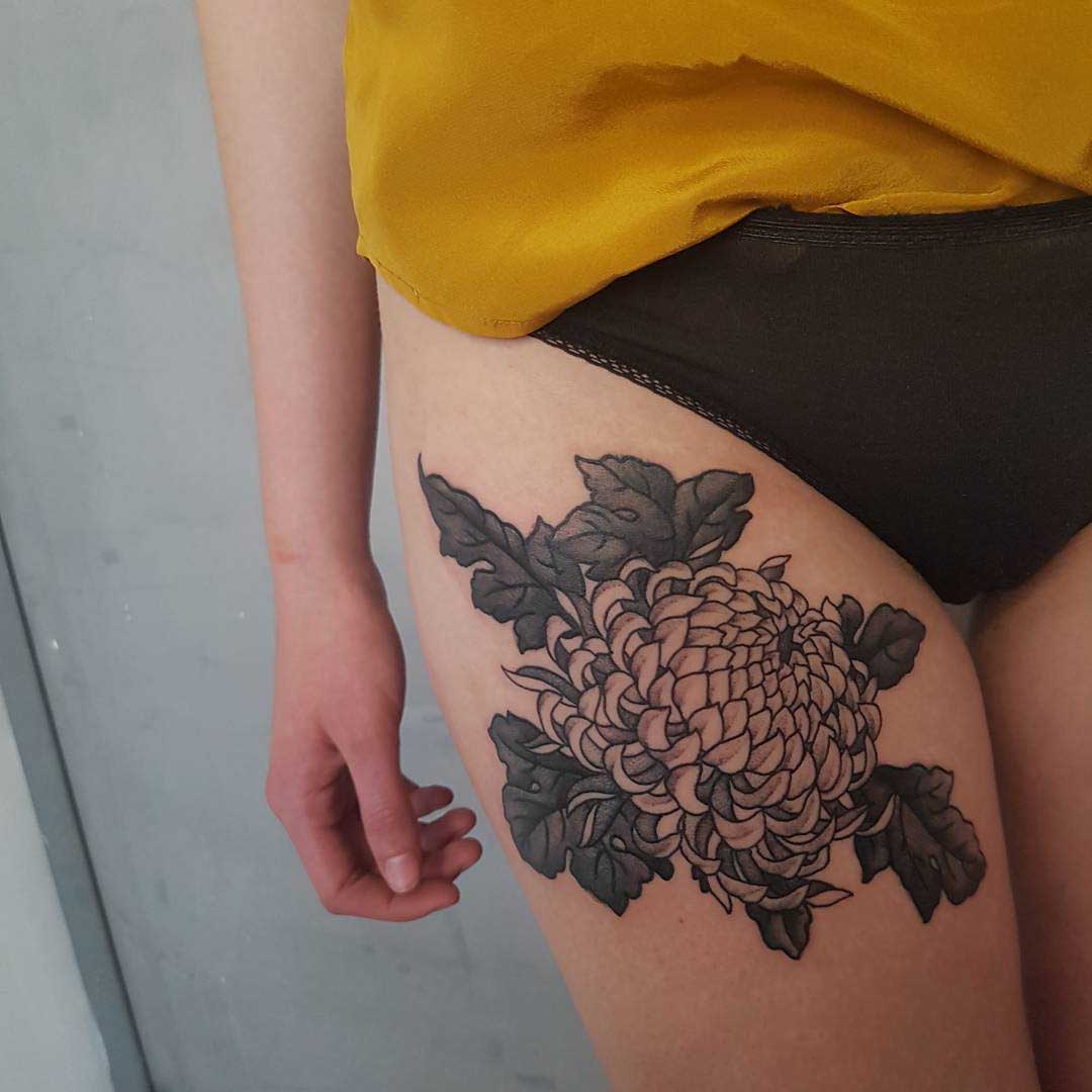 thigh chrysanthemum tattoo