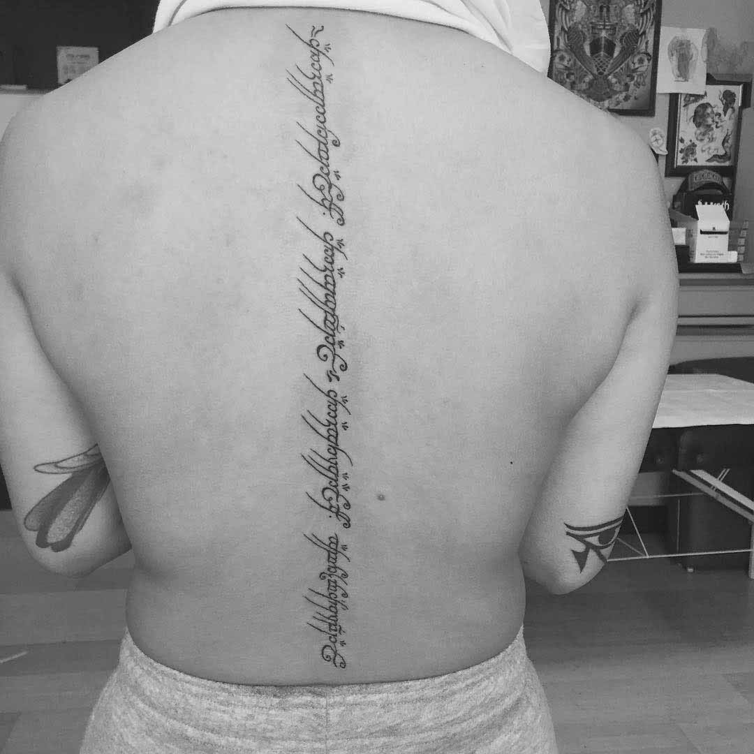 30+ Gorgeous Spine Tattoos for Women in 2024 | Tattoos for women flowers,  Tattoos for women, Spine tattoos for women