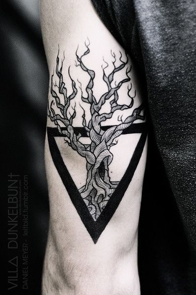 Tree Tattoo in Triangle by Villa Dunkelbunt