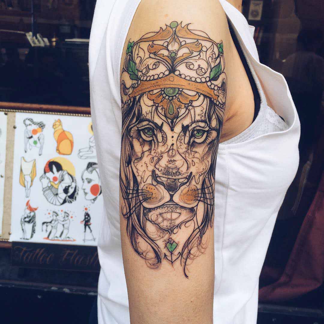 shoulder royal lion tattoo
