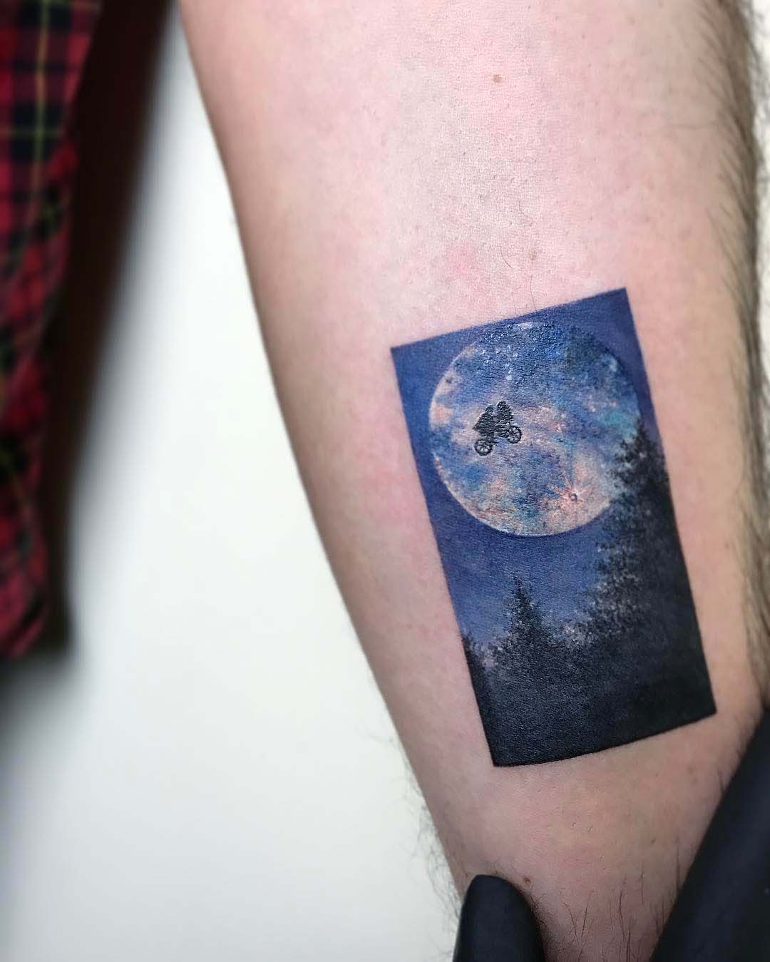 arm tattoo ET scene
