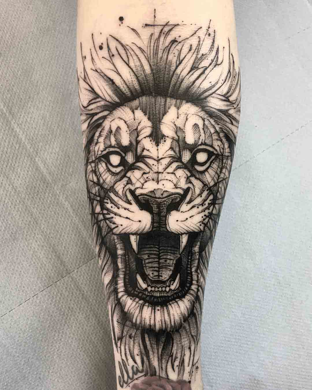 A snarling lion sneers with contempt in this beautiful lion tattoo | Ratta  Tattoo