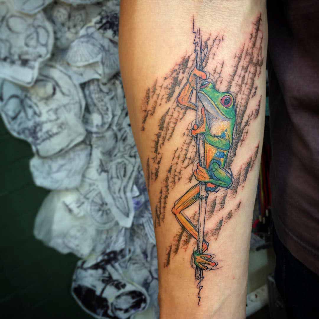 toad tattoo on a staw