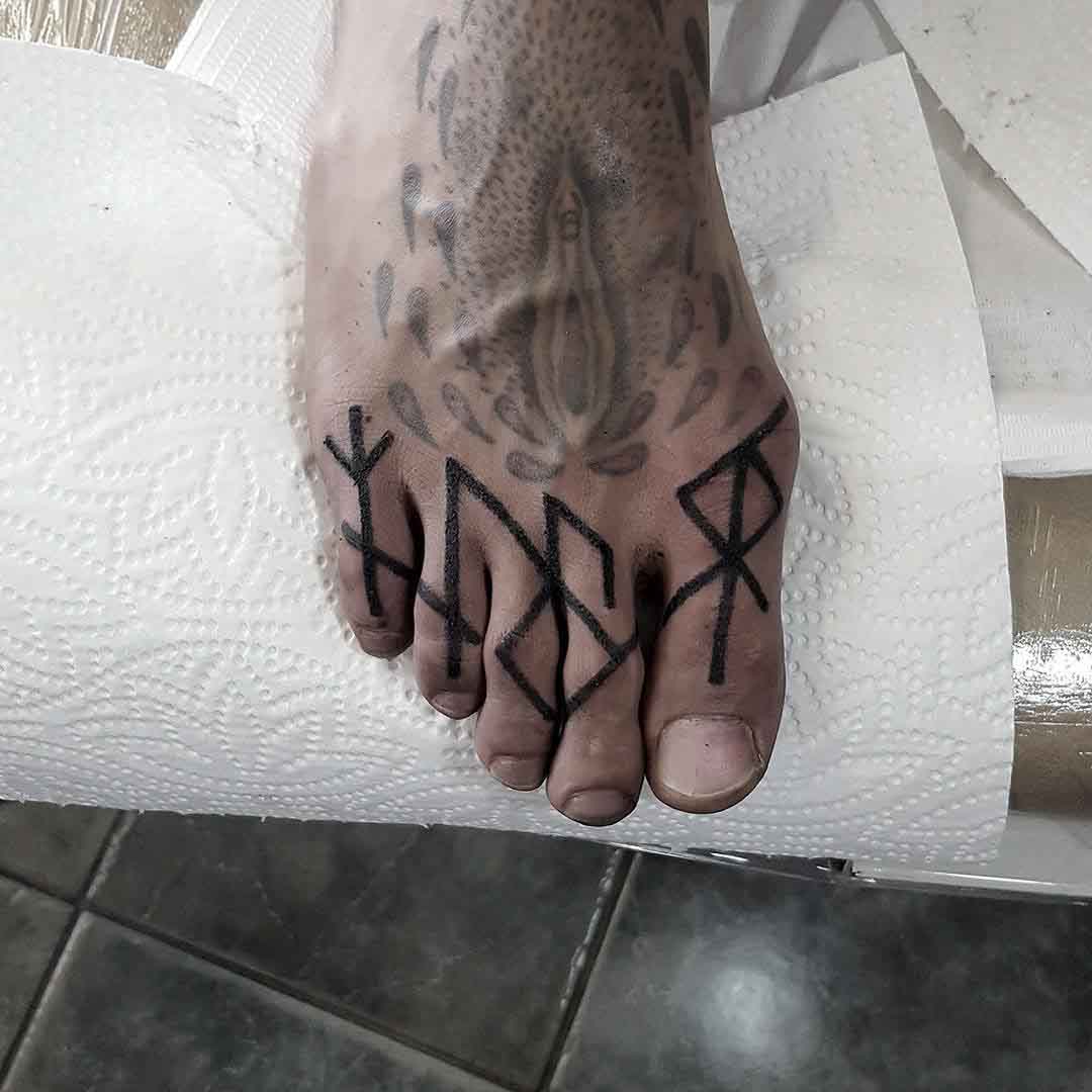 toes tattoo runes