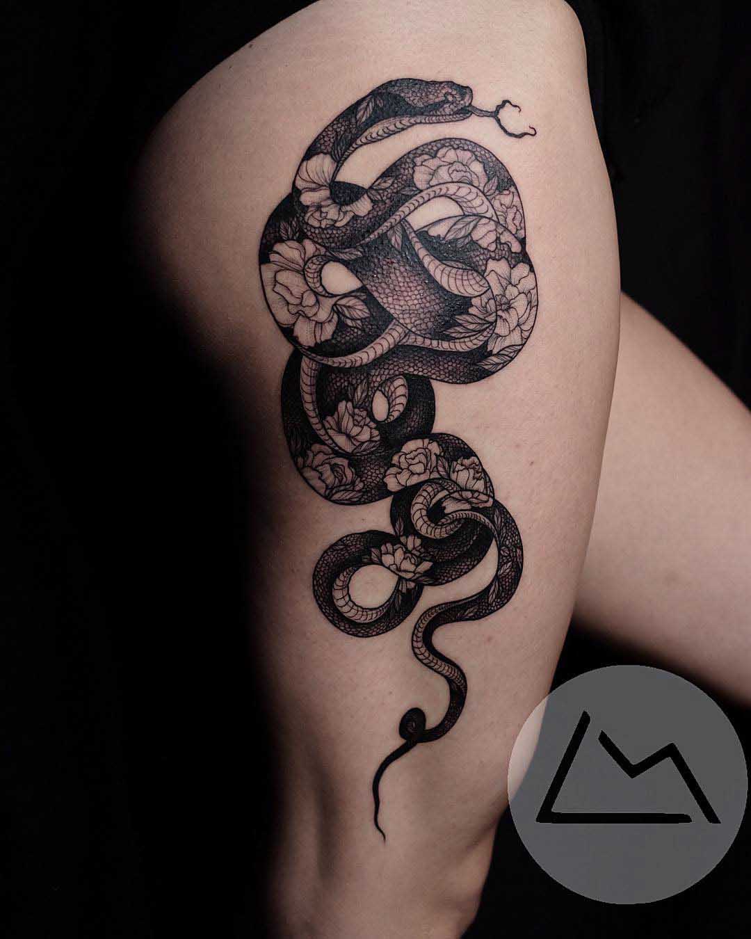 snake tattoo on hip
