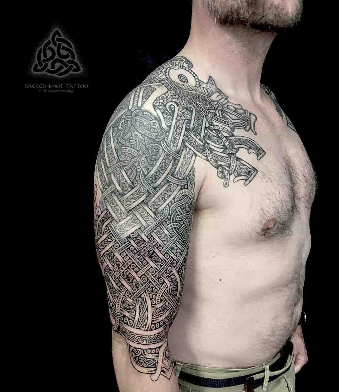 celtic knot tattoo on shoulder