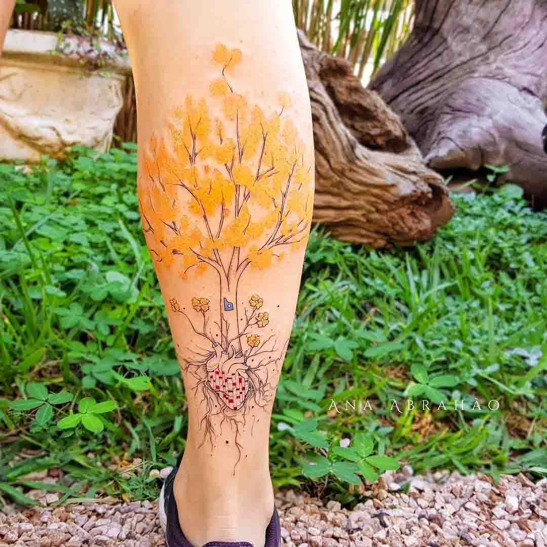 Little ankle tattoo of a palm tree on Alex